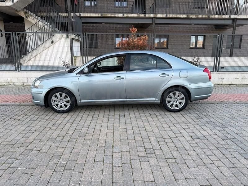 Usado Toyota Avensis Sol 129 CV (94 kW) 2007 Gris / plata Berlina