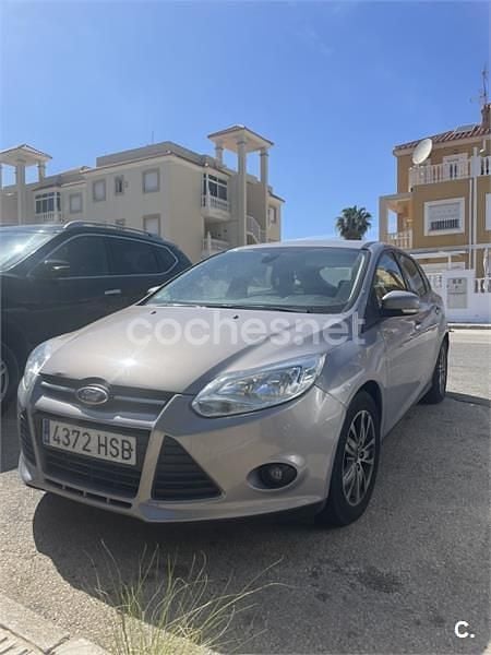 Gris / plata Usado 2013 Ford Focus Trend Berlina | 6600 € (Buen precio) - Imagen 1/4