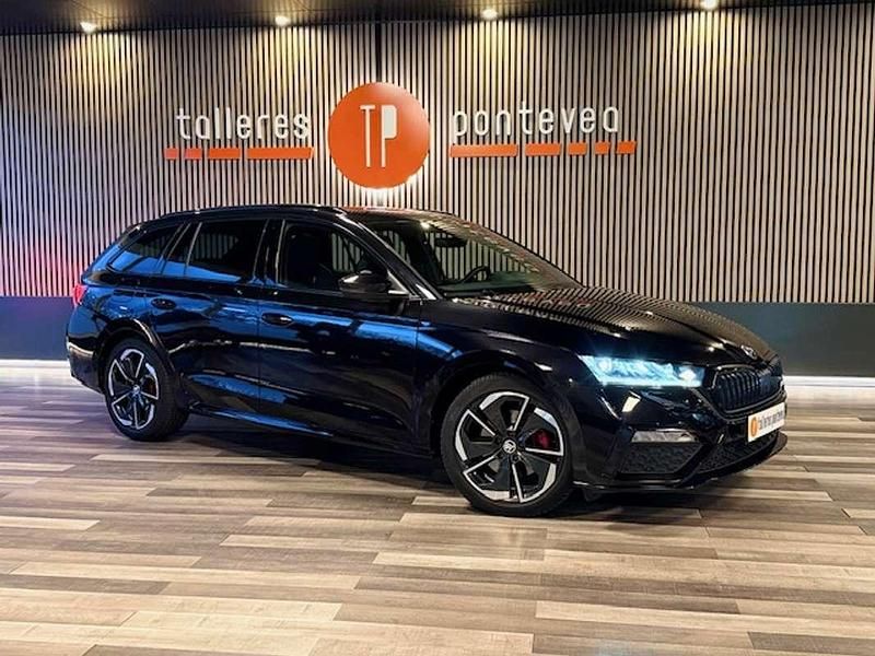 Usado Skoda Octavia RS 200 CV (147 kW) 2022 Negro Familiar