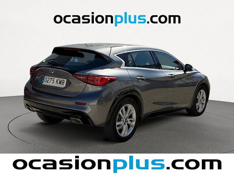 Usado Infiniti Q30 Premium 109 CV (80 kW) 2018 Gris / plata Berlina