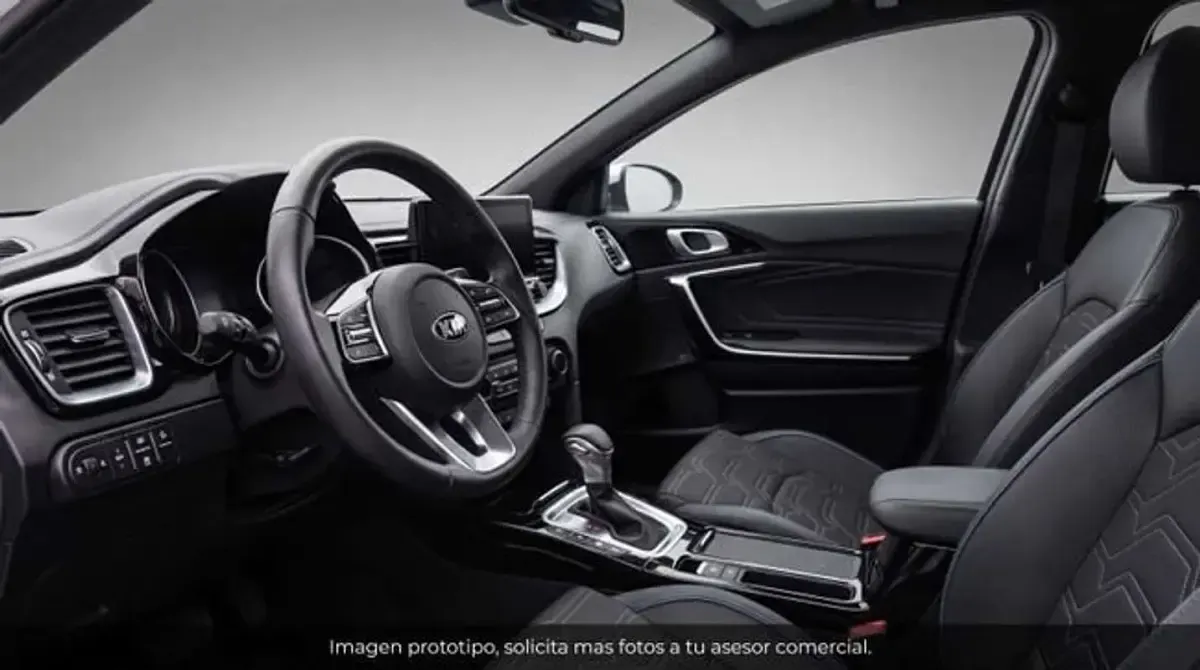 Usado Kia XCeed Style 101 CV (74 kW) 2025 Blanco SUV