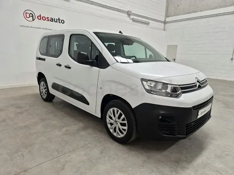 Usado Citroën Berlingo Business Class 102 CV (75 kW) 2023 Blanco Monovolumen