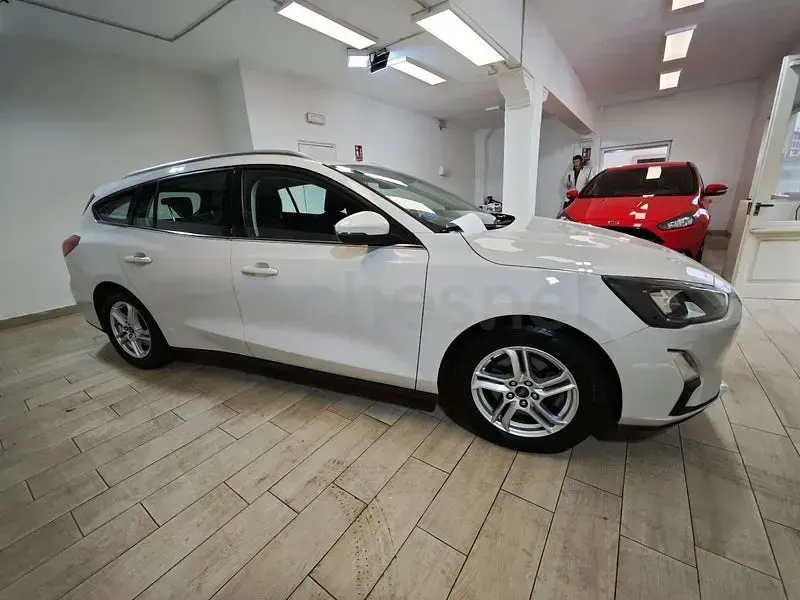 Usado Ford Focus Active X 115 CV (84 kW) 2022 Beige Familiar