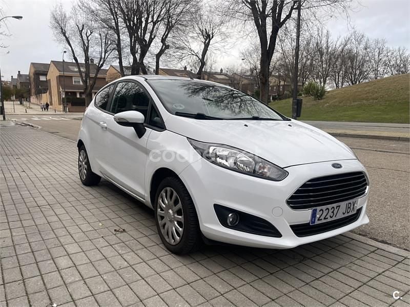 Usado Ford Fiesta Trend 75 CV (55 kW) 2014 Blanco Utilitario