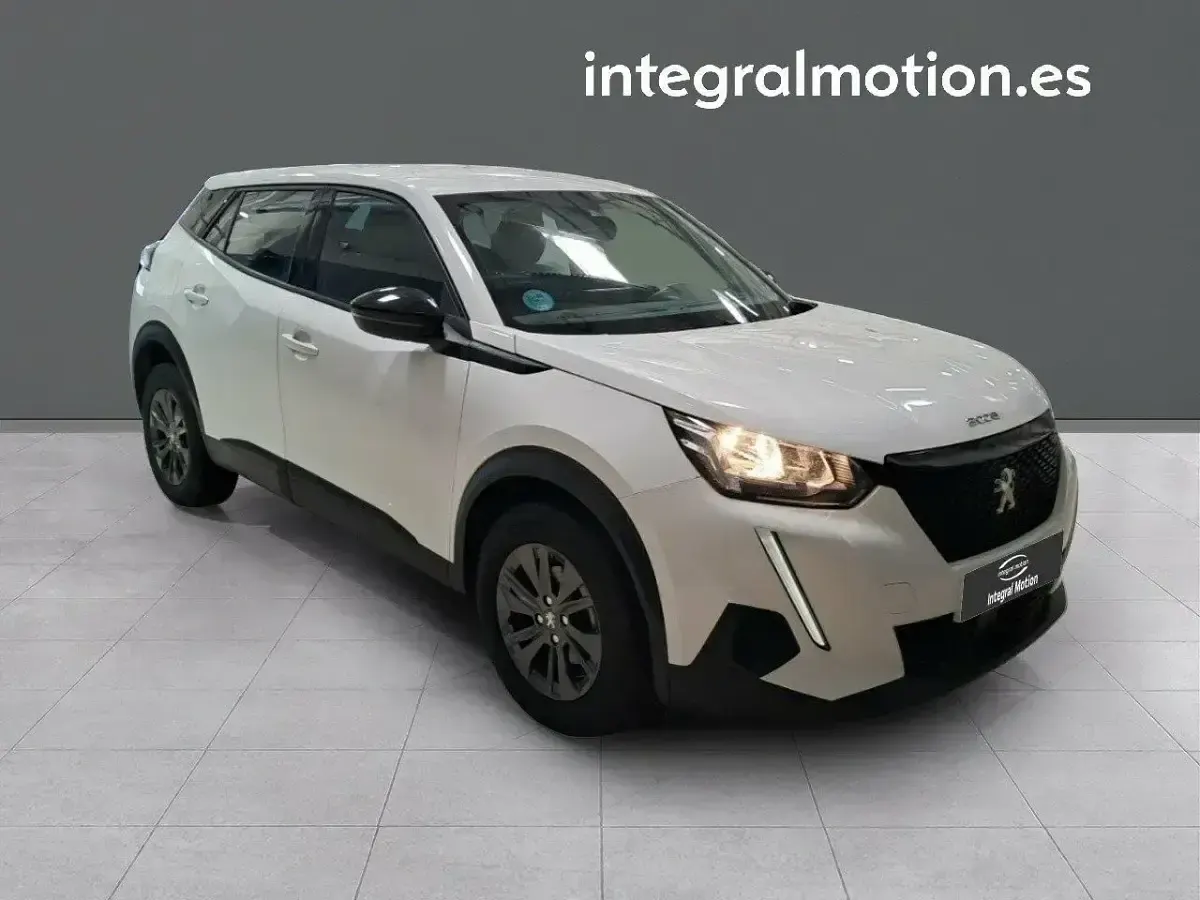 Usado Peugeot 2008 Active 110 CV (80 kW) 2022 Blanco SUV