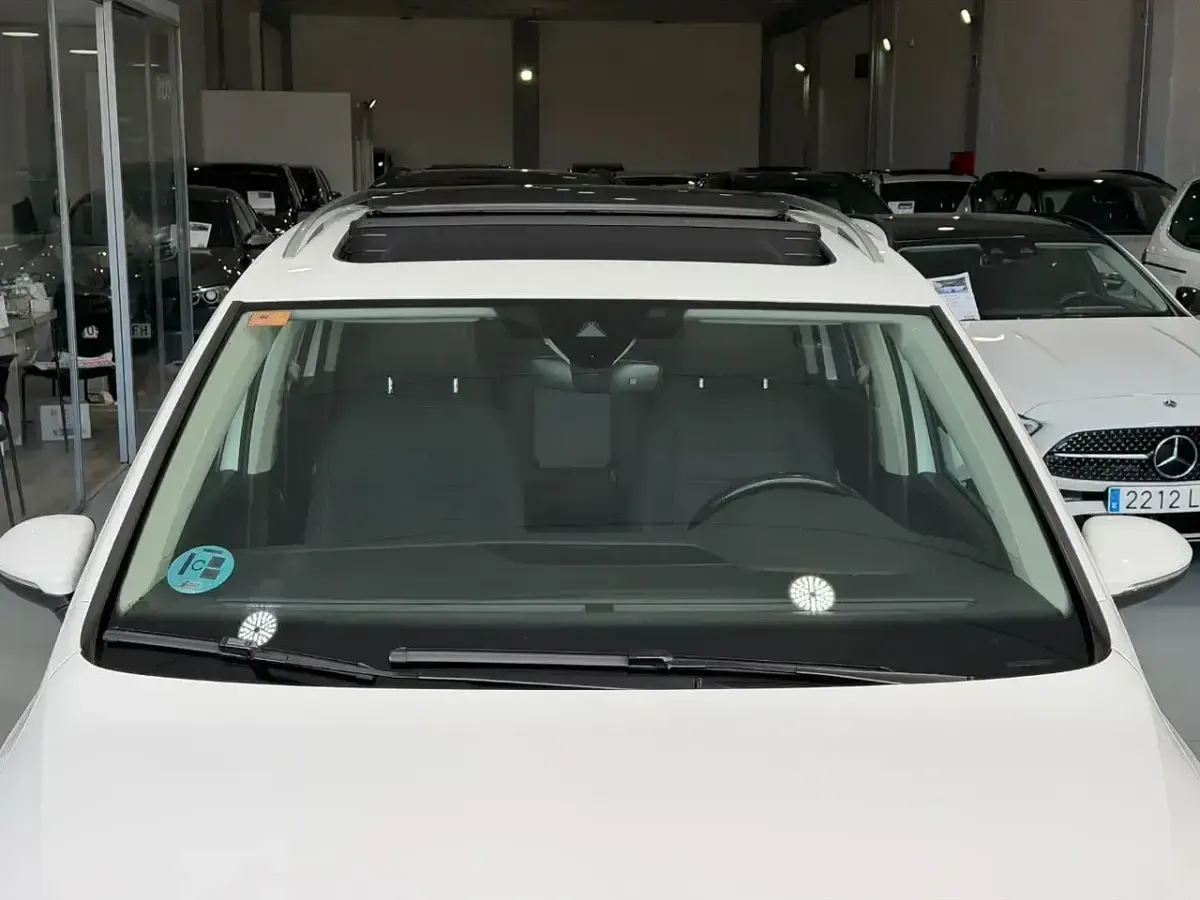 Usado VW Touran Sportline 150 CV (110 kW) 2021 Blanco Monovolumen
