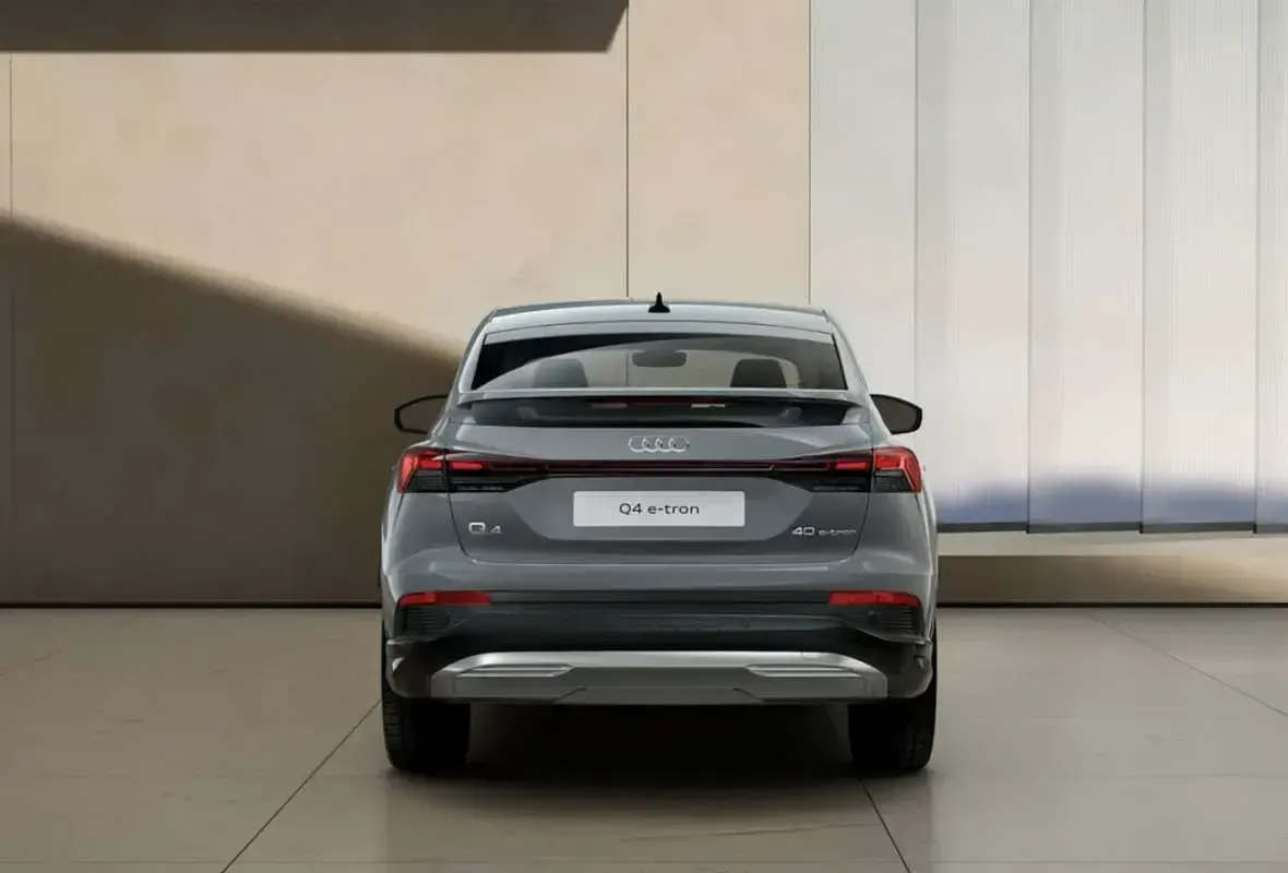 Nuevo Audi Q4 Sportback e-tron Advanced Plus 150 kW (204 CV) 2026 Gris SUV