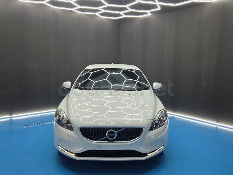 Usado Volvo V40 Momentum 120 HP (88 kW) 2017 Branco Sedan