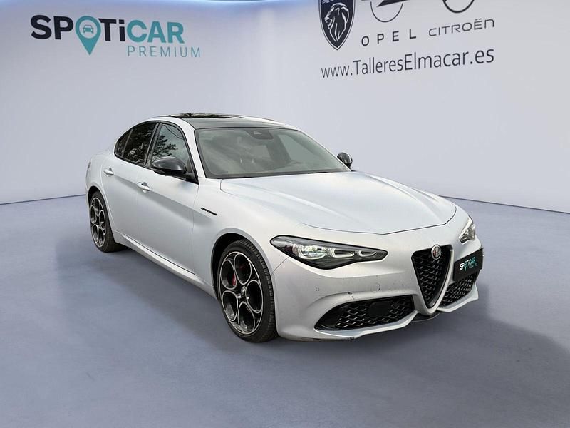 Usado Alfa Romeo Giulia Competizione 210 CV (154 kW) 2024 Gris / plata Berlina