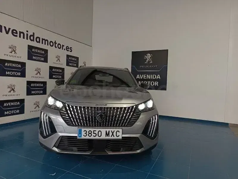 Usado Peugeot 2008 Allure 100 CV (73 kW) 2025 Blanco SUV