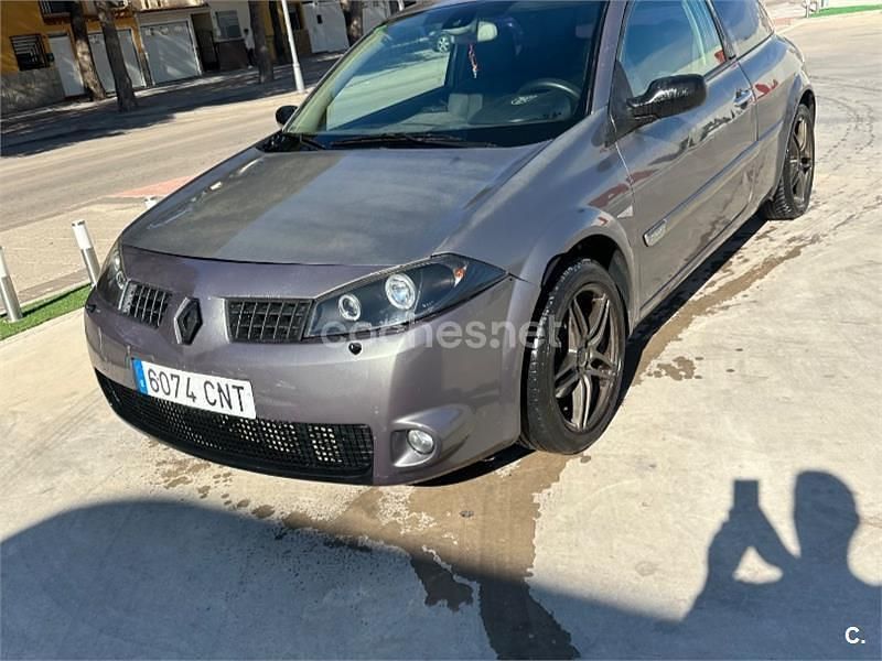 Usado Renault Mégane II Dynamique 120 CV (88 kW) 2003 Gris / plata Berlina