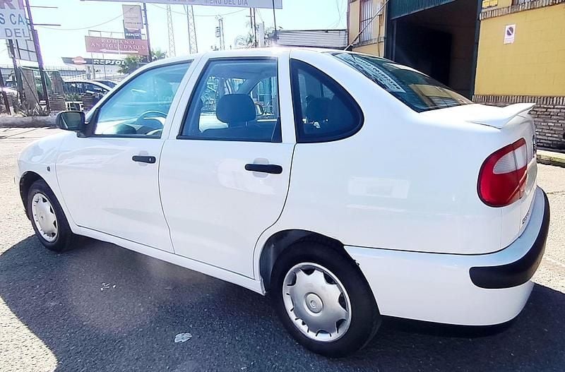 Usado Seat Cordoba Sport 100 CV (73 kW) 2003 Blanco Berlina
