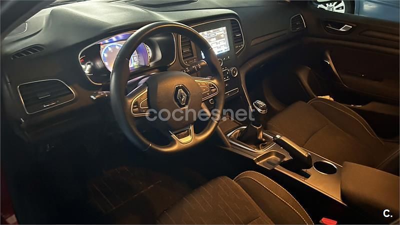 Rojo Usado 2018 Renault Mégane IV LIMITED Berlina | 12.000 € (Buen precio) - Imagen 1/4