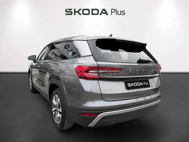 Usado Skoda Kodiaq Selection 150 CV (110 kW) 2025 Gris / plata SUV