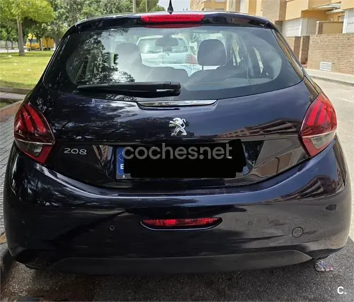 Usado Peugeot 208 Signature Sky 82 CV (60 kW) 2019 Azul Utilitario