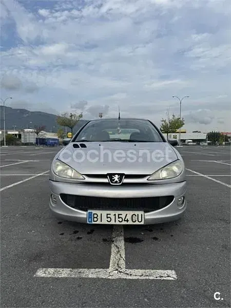 Usado Peugeot 206 90 CV (66 kW) 2000 Gris / plata Berlina