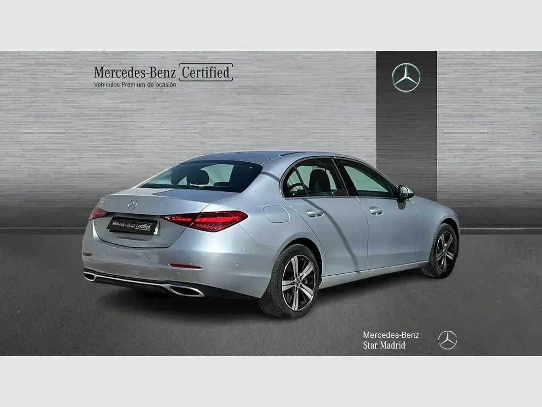 Usado Mercedes C300e 313 CV (230 kW) 2023 Plateado Berlina