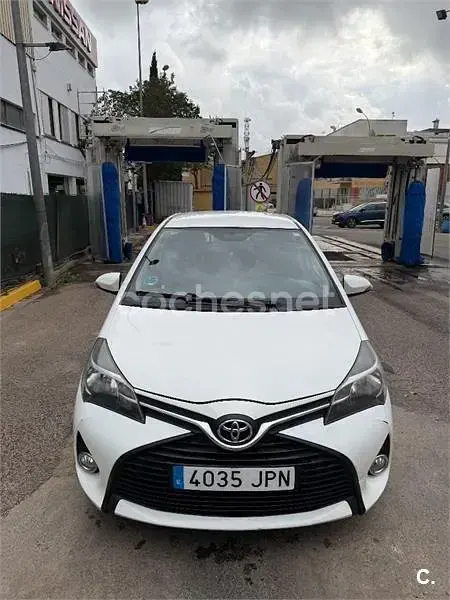 Usado Toyota Yaris Active 69 CV (50 kW) 2017 Blanco Berlina