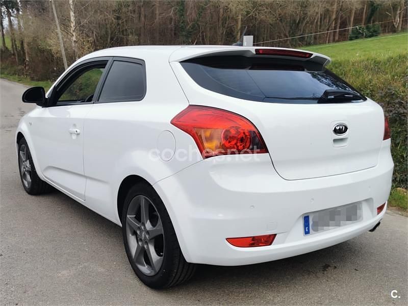 Usado Kia ProCeed 140 CV (102 kW) 2009 Blanco Utilitario
