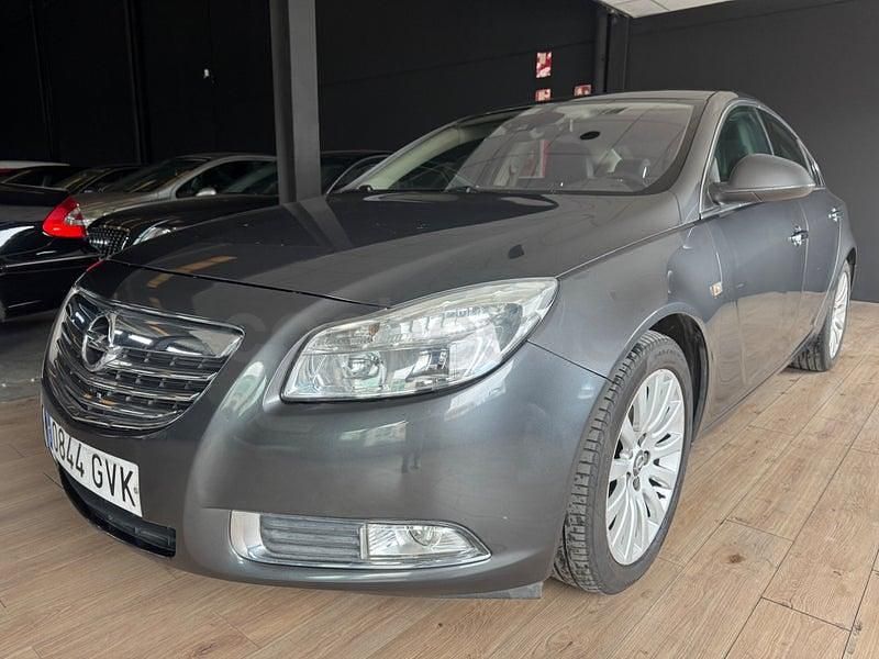 Usado Opel Insignia Edition 140 CV (102 kW) 2010 Gris / plata Berlina
