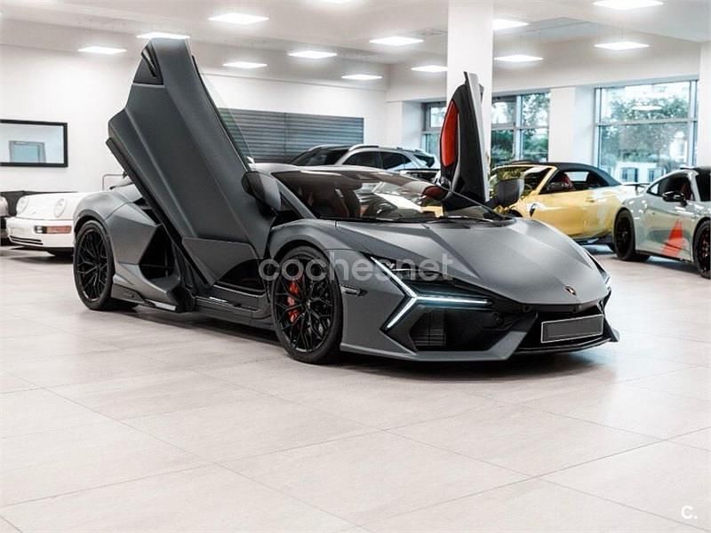 Usado Lamborghini Revuelto 1015 CV (746 kW) 2024 Gris / plata Coupe