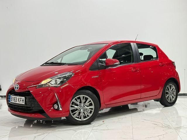 Rojo Usado 2017 Toyota Yaris Hybrid Active Utilitario | 12.990 € (Precio justo) - Imagen 1/4