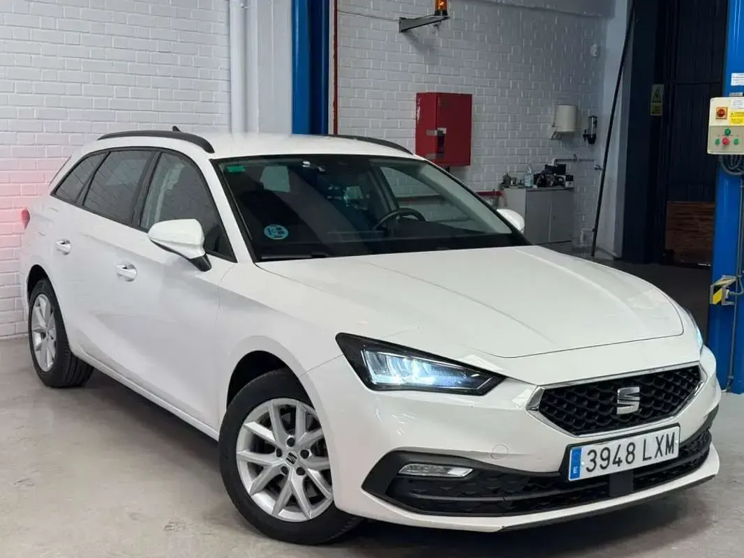 Usado Seat Leon FR 150 CV (110 kW) 2022 Blanco Utilitario