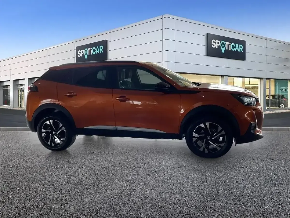 Usado Peugeot 2008 Allure 130 CV (95 kW) 2023 Naranja SUV