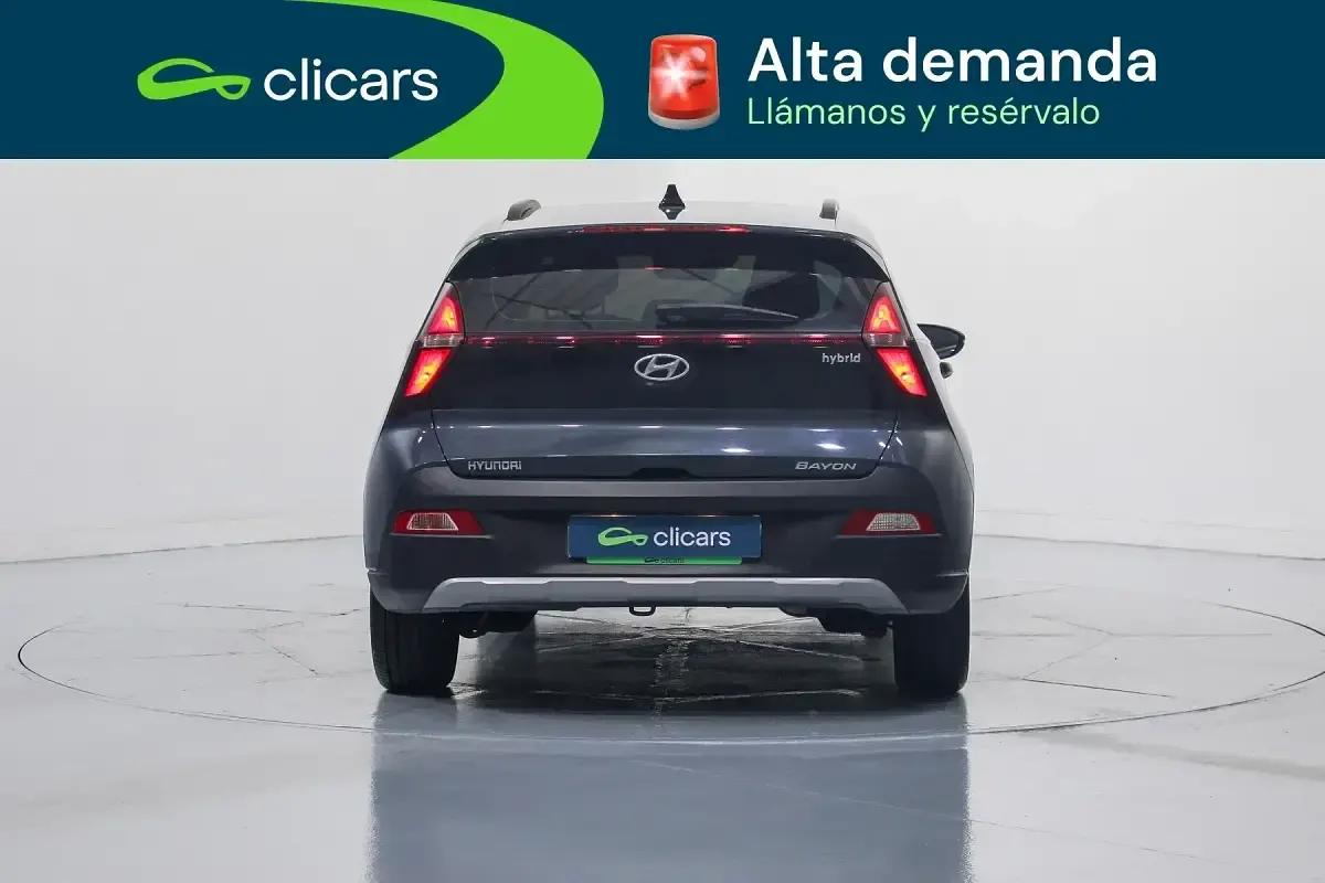 Usado Hyundai Bayon 100 CV (73 kW) 2023 Gris / plata SUV