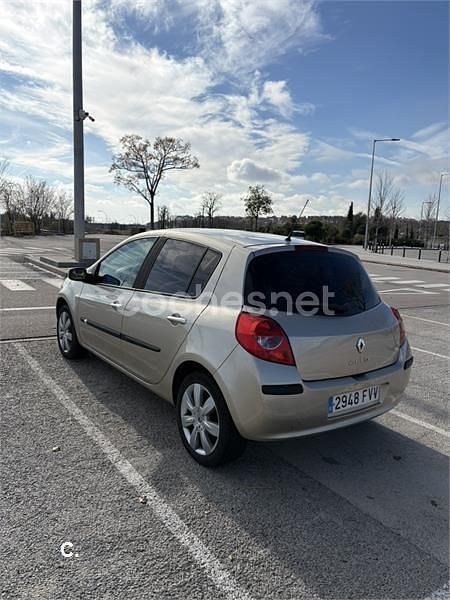 Usado Renault Clio II Privilege 105 CV (77 kW) 2007 Beige Berlina