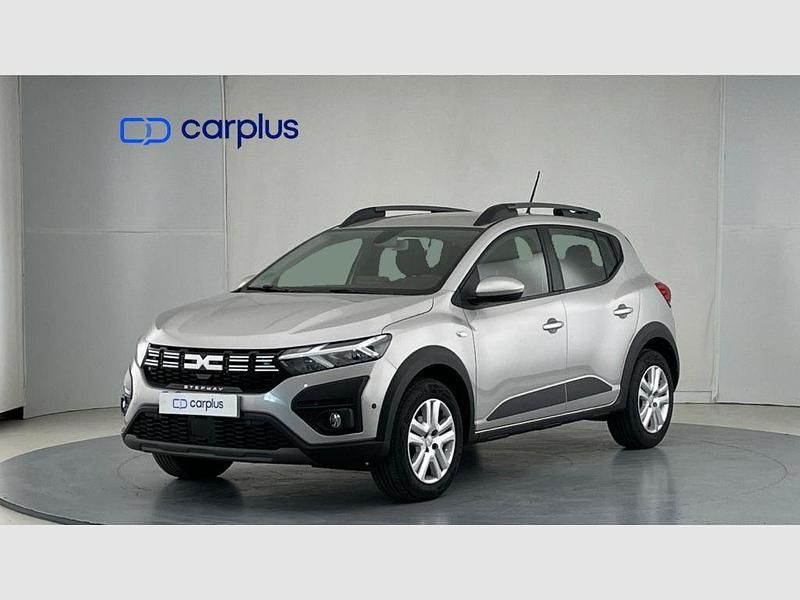 Usado Dacia Sandero Expression 91 CV (66 kW) 2024 Gris luna (metalizado) Utilitario