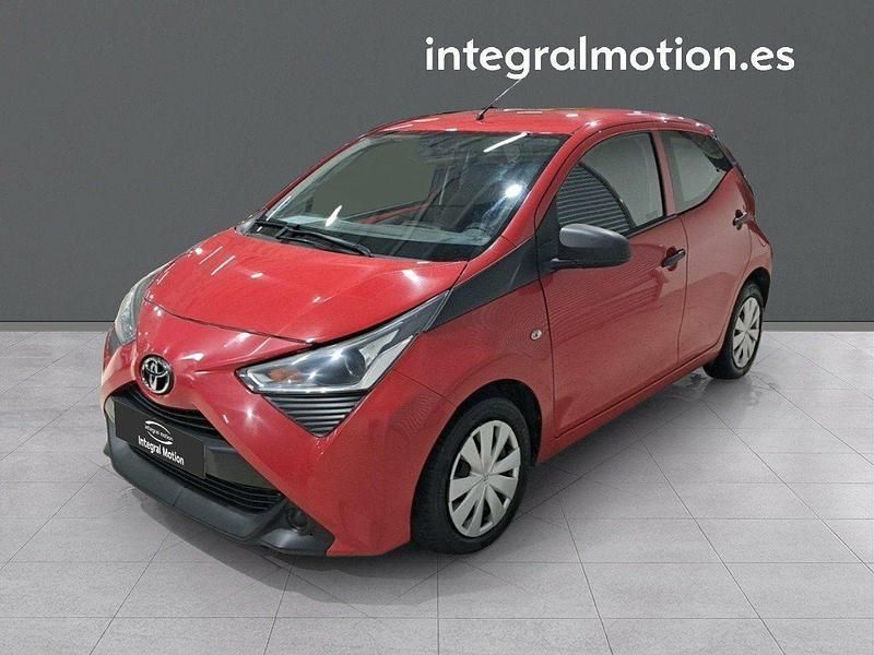 Rojo Usado 2022 Toyota Aygo X-play Utilitario | 13.500 € (Un poco caro) - Imagen 1/4