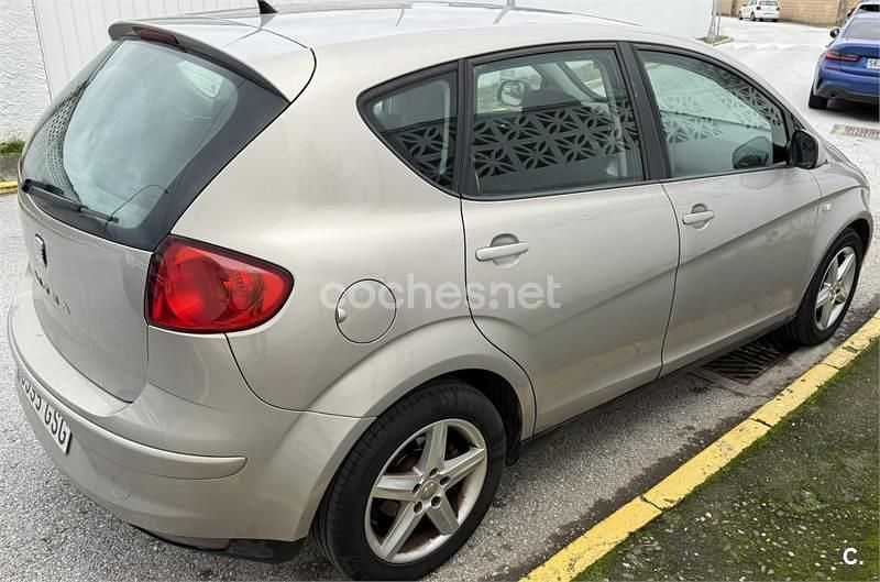 Usado Seat Altea Style 105 CV (77 kW) 2009 Beige Monovolumen