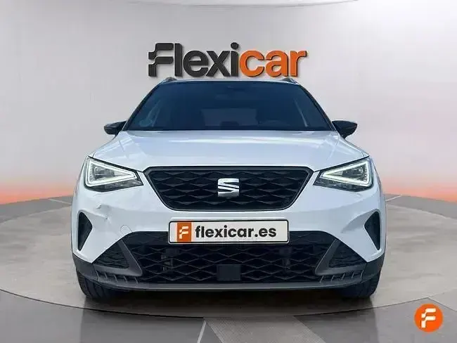 Usado Seat Arona FR 110 CV (80 kW) 2022 Blanco SUV