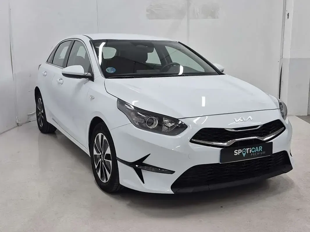 Usado Kia Ceed 101 CV (74 kW) 2025 Blanco Utilitario