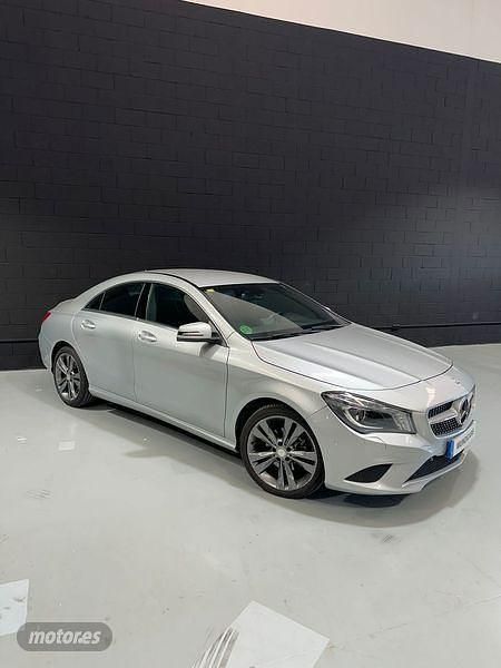 Usado Mercedes CLA220 Urban 170 CV (125 kW) 2014 Plateado Berlina