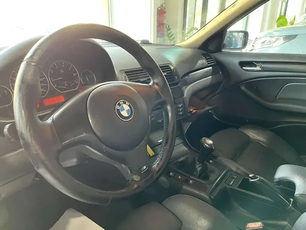 Usado BMW 318 143 CV (105 kW) 2004 Gris Berlina