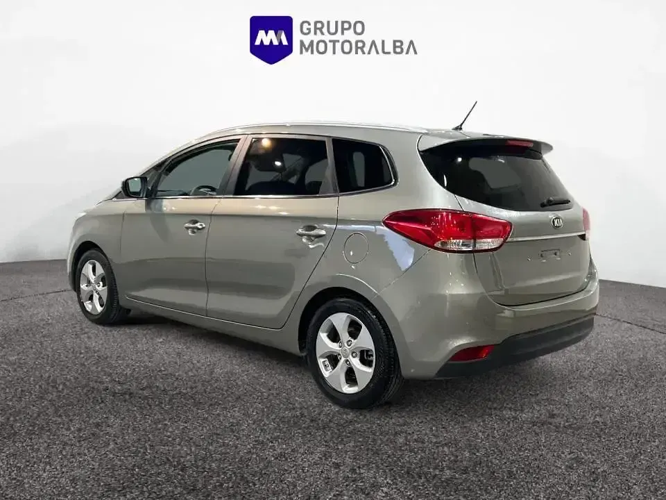 Usado Kia Carens 135 CV (99 kW) 2016 Gris / plata Monovolumen