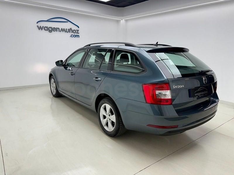 Usado Skoda Octavia Ambition 115 CV (84 kW) 2019 Gris / plata Familiar