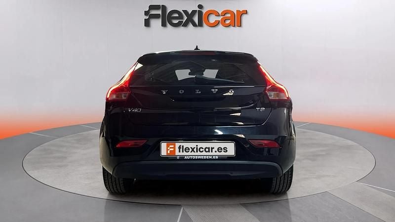 Usado Volvo V40 Momentum 122 CV (89 kW) 2018 Negro Familiar