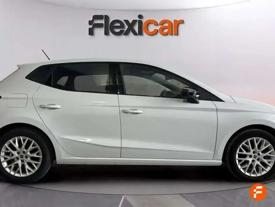 Usado Seat Ibiza FR 110 CV (80 kW) 2023 Blanco Utilitario