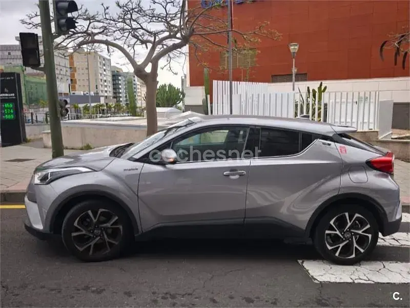 Käytetty Toyota C-HR Advance 122 HP (89 kW) 2019 Harmaa Katumaasturi
