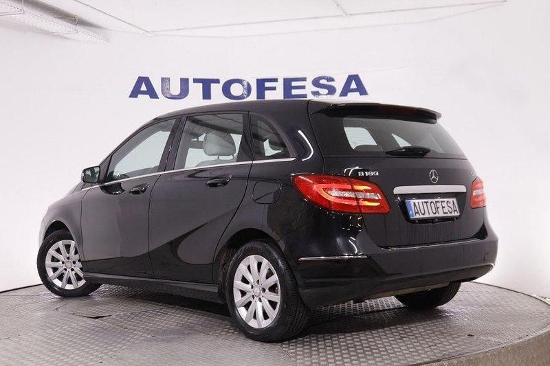 Usado Mercedes B180 109 CV (80 kW) 2014 Negra Monovolumen