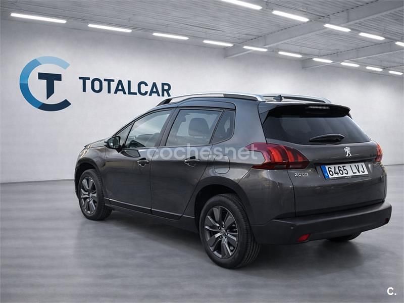 Usado Peugeot 2008 Style 110 CV (80 kW) 2016 Gris / plata SUV