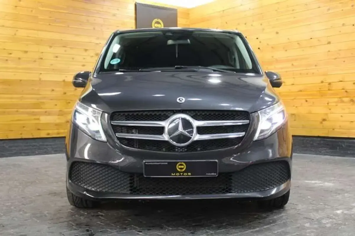 Usado Mercedes V220 Avantgarde 163 CV (119 kW) 2022 Gris Monovolumen