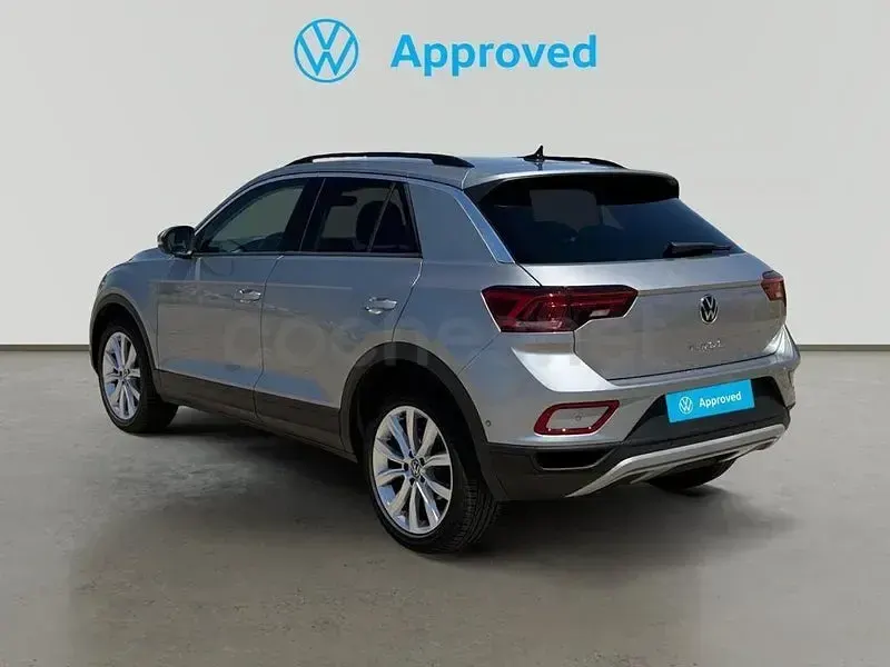Usado VW T-Roc Life 150 CV (110 kW) 2023 Gris / plata SUV