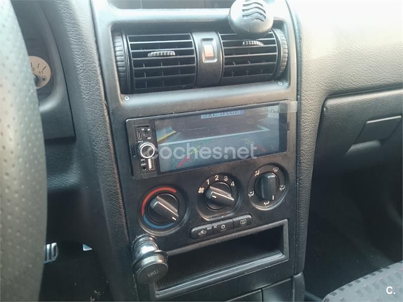 Usado Opel Astra Sportive 136 CV (100 kW) 1999 Azul Berlina