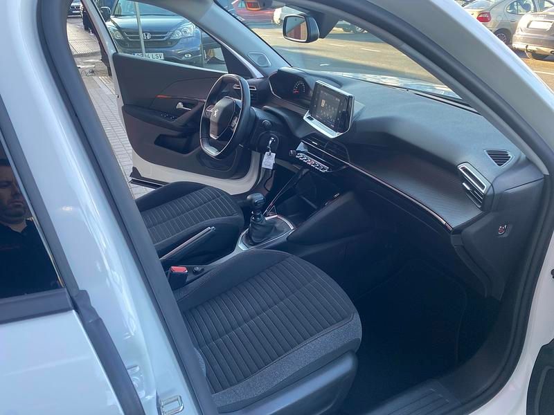 Usado Peugeot 2008 Active 100 CV (73 kW) 2021 Blanco SUV