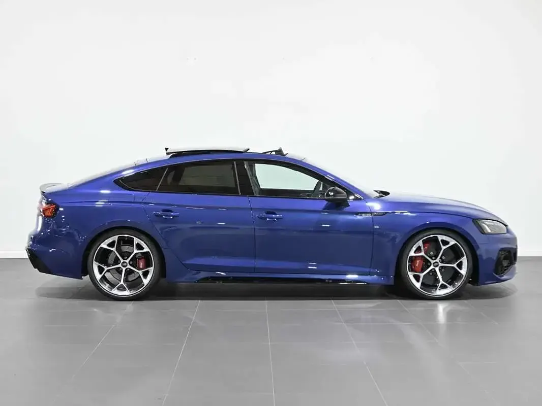 Usado Audi RS5 Sportback Competition 450 CV (330 kW) 2024 Azul Berlina