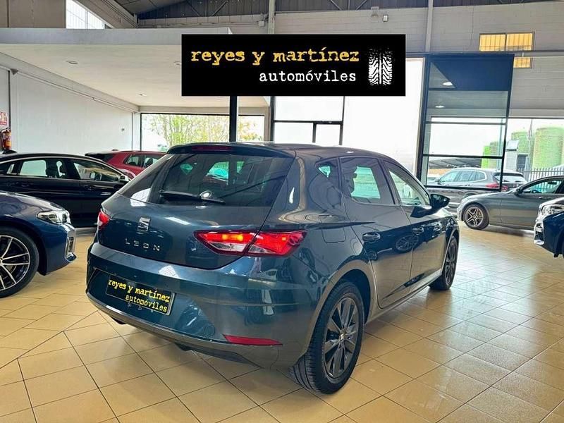 Usado Seat Leon Style 116 CV (85 kW) 2019 Gris Utilitario